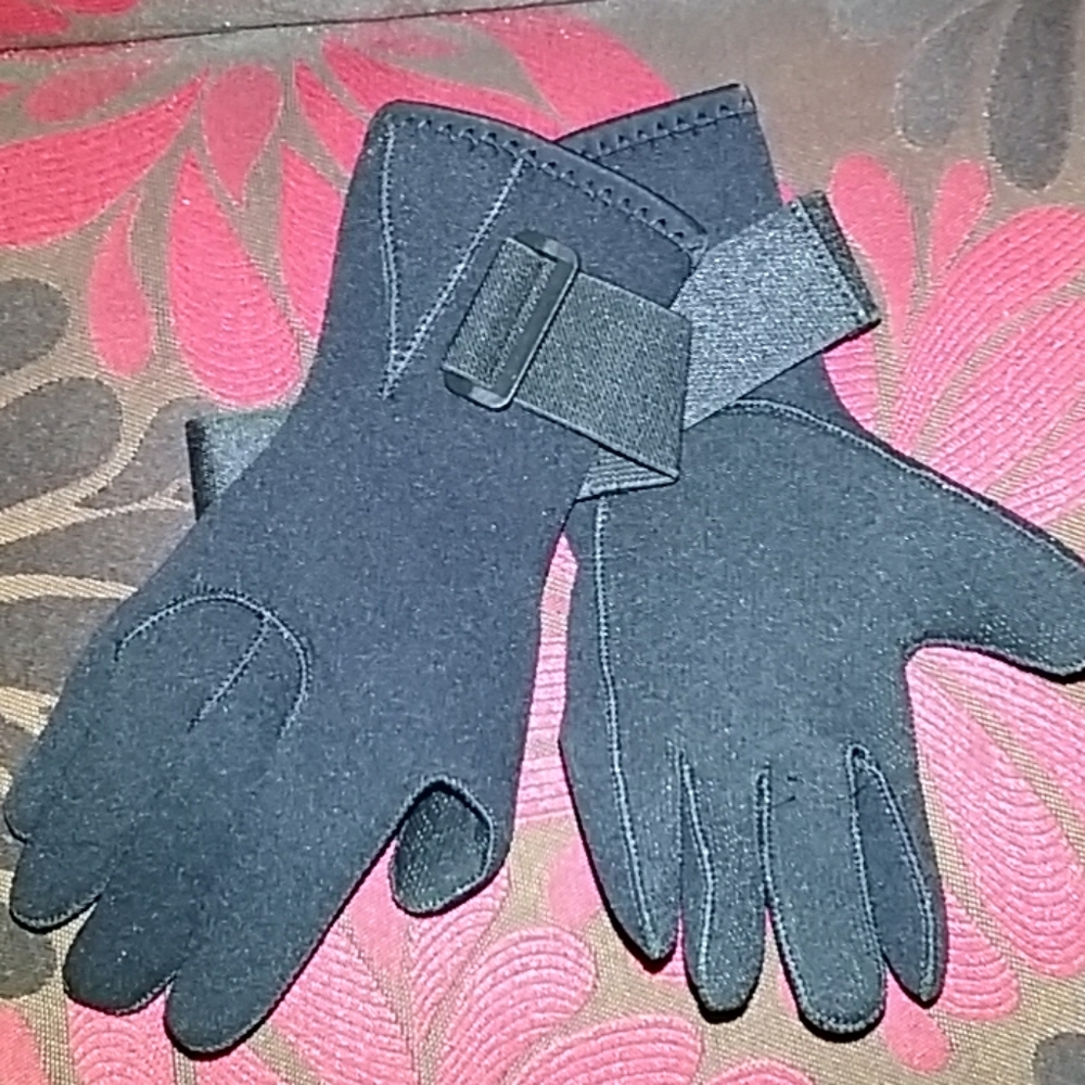 SWIMMERS GLOVES
